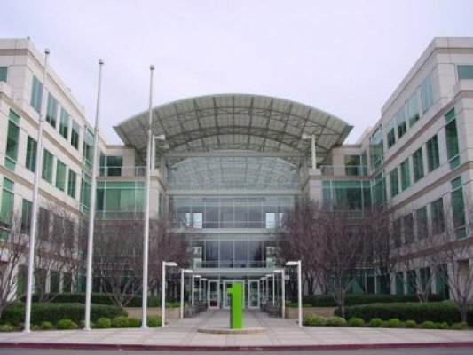 Apple a pierdut o luptă juridică în faţa Samsung